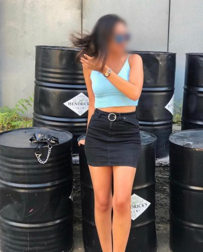 Çekici oral yapan escort Esin