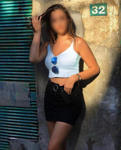 Çekici oral yapan escort Esin